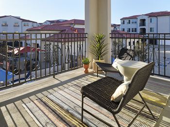Private patios/balconies